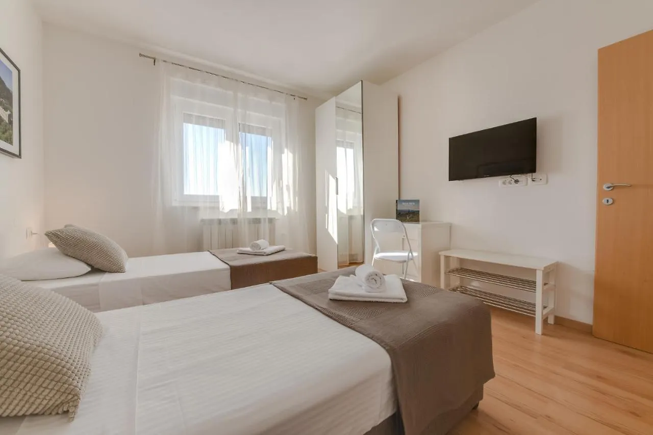 בית הארחה פולה Villa Cera