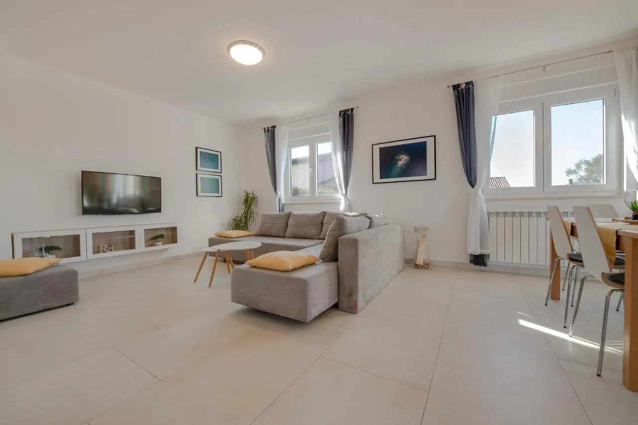 פולה Villa Cera 4*,  קרואטיה