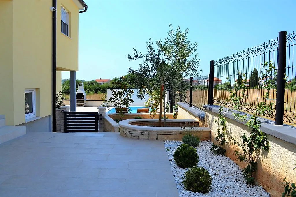 פולה Villa Cera