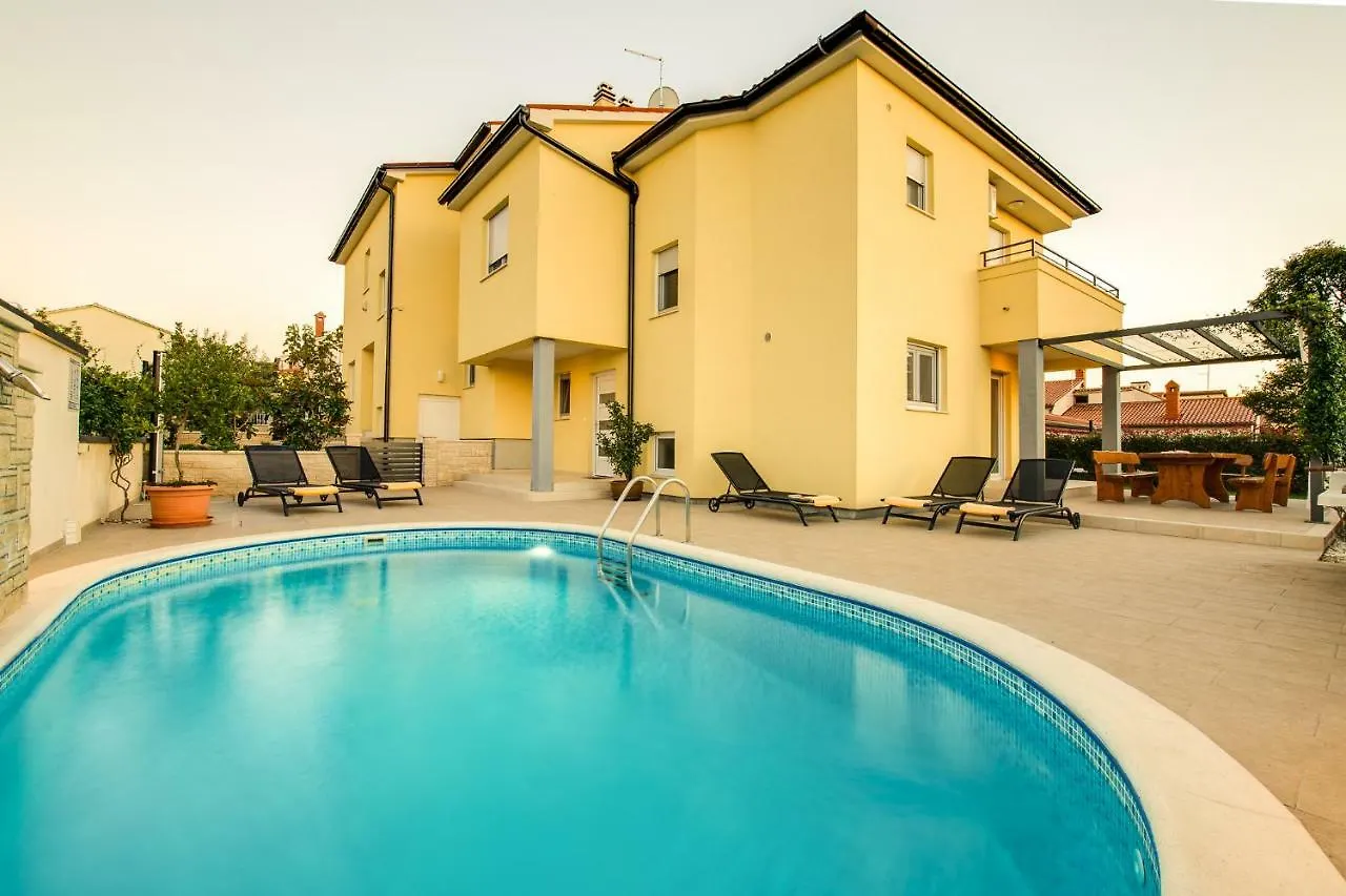 פולה Villa Cera