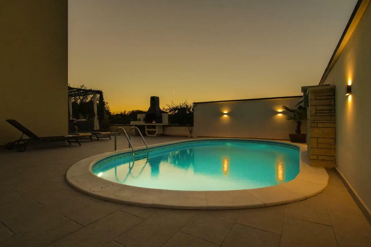 פולה Villa Cera